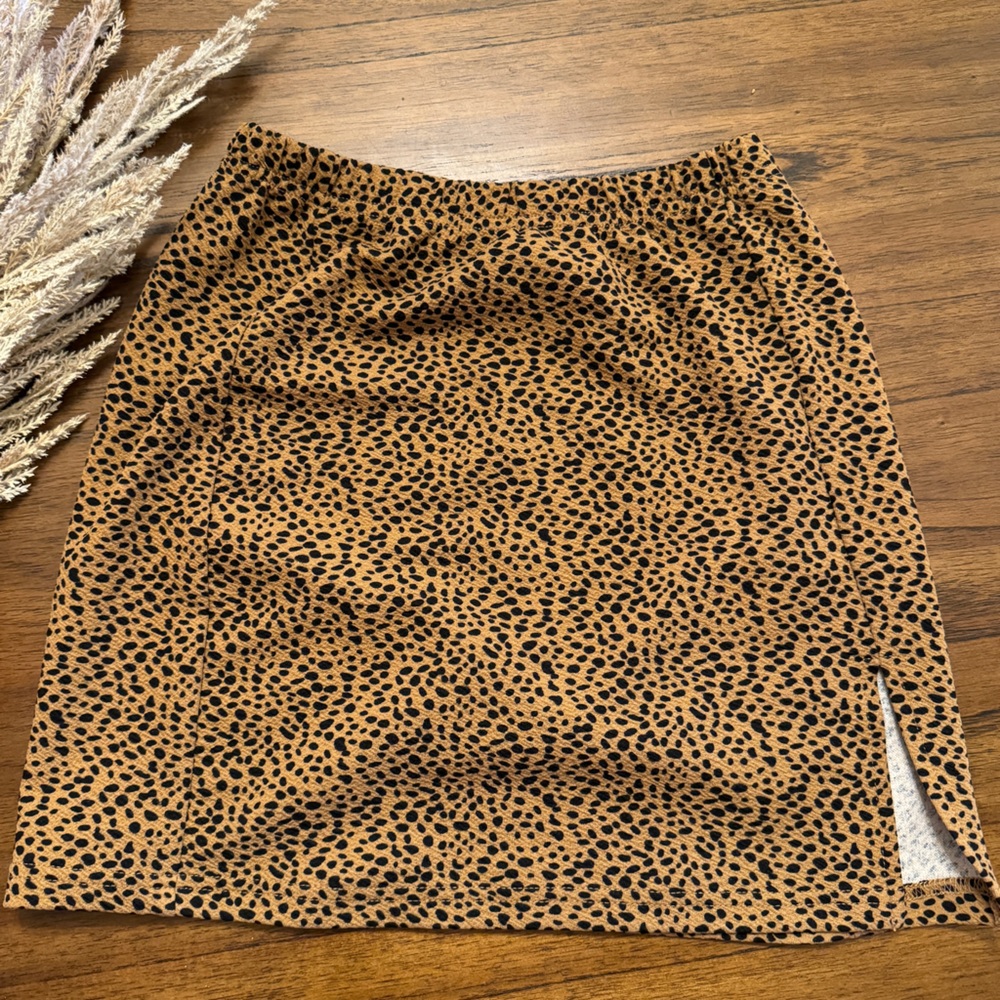 Mini skirt w slit